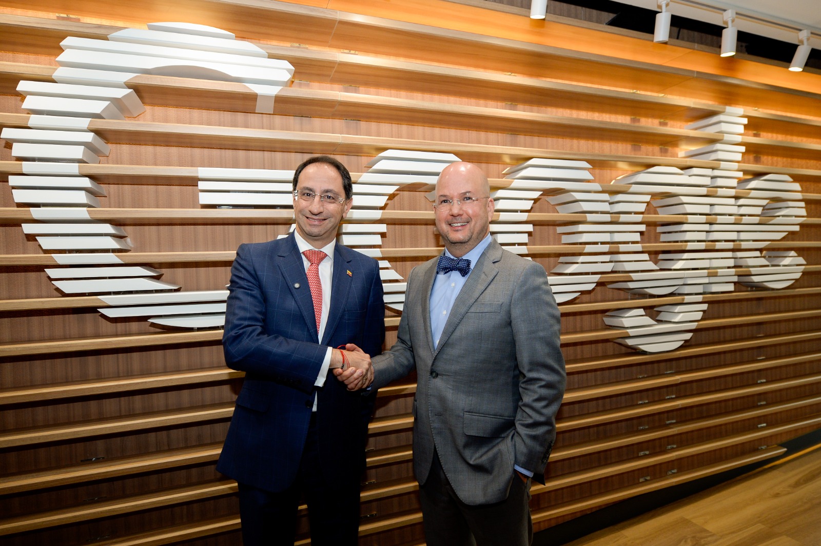 Colombia y Google firman alianza histórica: 15.000 becas y hasta 7 millones de licencias educativas